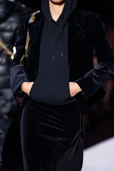 Look 64